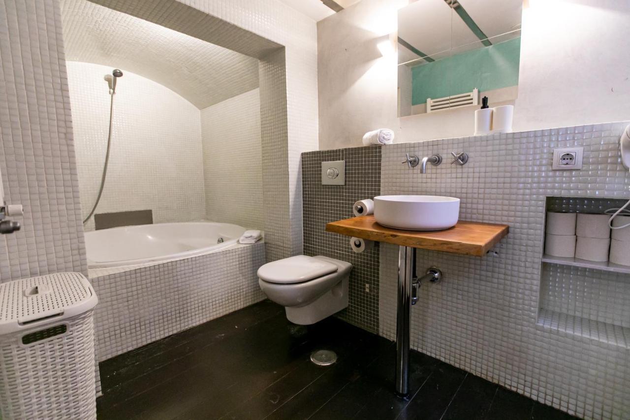 Apartamento 3 Dormitorios En Calle San Vicente. Sevilla Exteriör bild